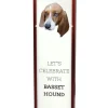 Basset Hound - en geometrisk låda med ett foto och en inskription för Art-Dog-vin
