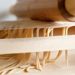 Eppicotispai Pastamaskin Chitarra med kavel