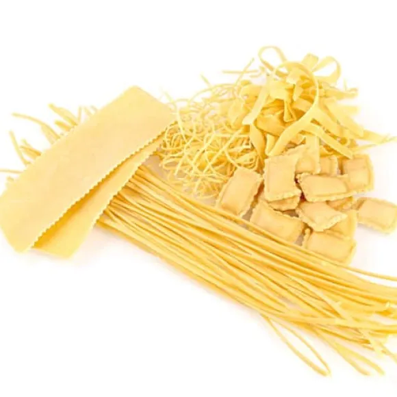 Hemgjord pasta- och raviolimaskin med tillbehör - stort set