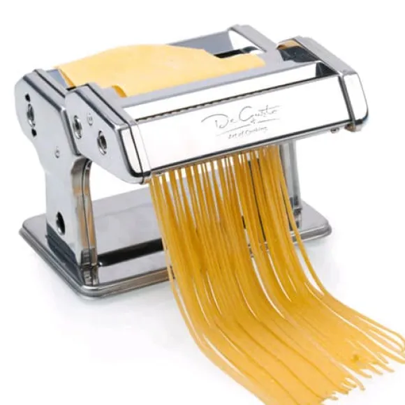 Hemgjord pasta- och raviolimaskin med tillbehör - stort set