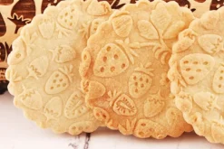 MoodForWood Träkavel 25 cm med handtag, set om 4, graverad, perfekt för bakning - Veganskt setmönster