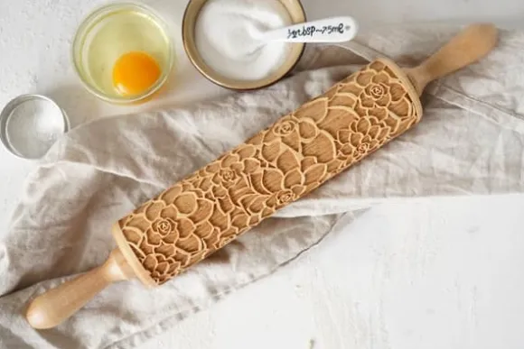 MoodForWood Träkavel, Graverad, 43 cm med Handtag, Perfekt för Bakning - Suckulenter Mönster