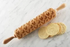 MoodForWood Träkavel, Graverad, 43 cm med Handtag, Perfekt för Bakning - Mönster på Fjäderfä