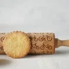 MoodForWood Träkavel, Graverad, 43 cm med Handtag, Perfekt för Bakning - Cykelmönster