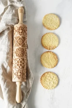 MoodForWood Träkavel, Graverad, 43 cm med Handtag, Perfekt för Bakning - Azulejos Mönster