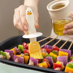Oljeflaska med silikontråcklingsborste Oljedispenserbehållare för köksbakning Matlagning Grillning Beige