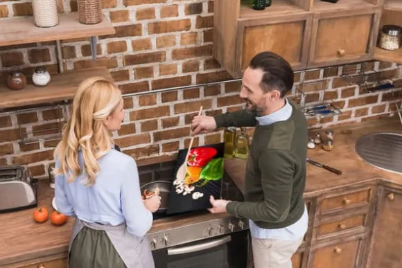 SKÄRBRÄDA I GLAS 52x30 PAPRIKA