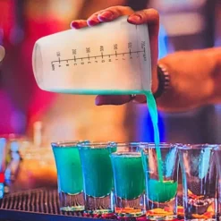 Transparent anti-läckage PC Resin Cocktail Shaker Mixer med Scale Bar Tool (700 ml)