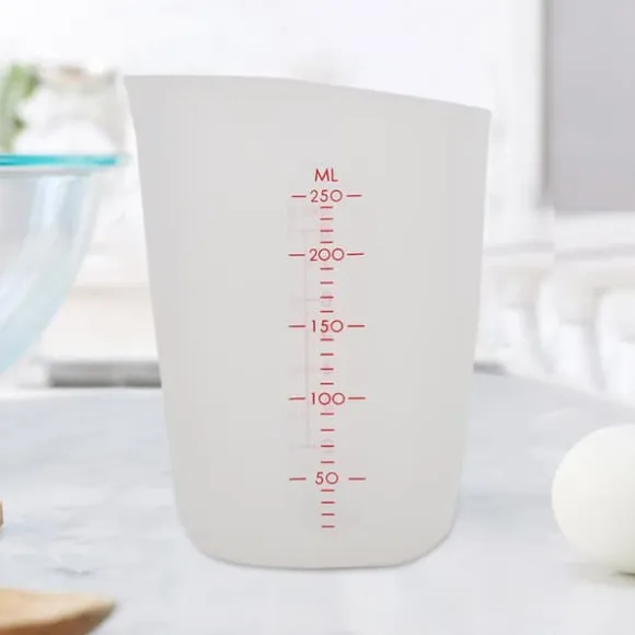 Transparent mjuk silikonmätkopp Visuell halvpermeabel mjölkkopp (250 ml)