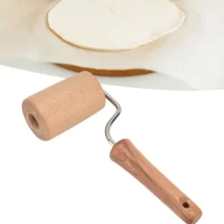 Träkavel liten hängbar arbetssparande handdegrulle för att baka pizzakaka