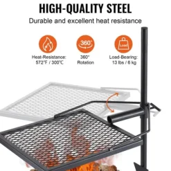 Vridbar lägereldsgrill i kraftigt stål med öppna eldar och justerbart matlagningsgaller.